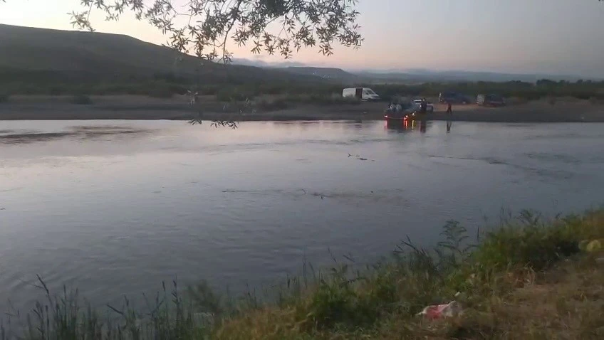 Kızılırmak&rsquo;ta akıntıya kapılan şahıs kayboldu
