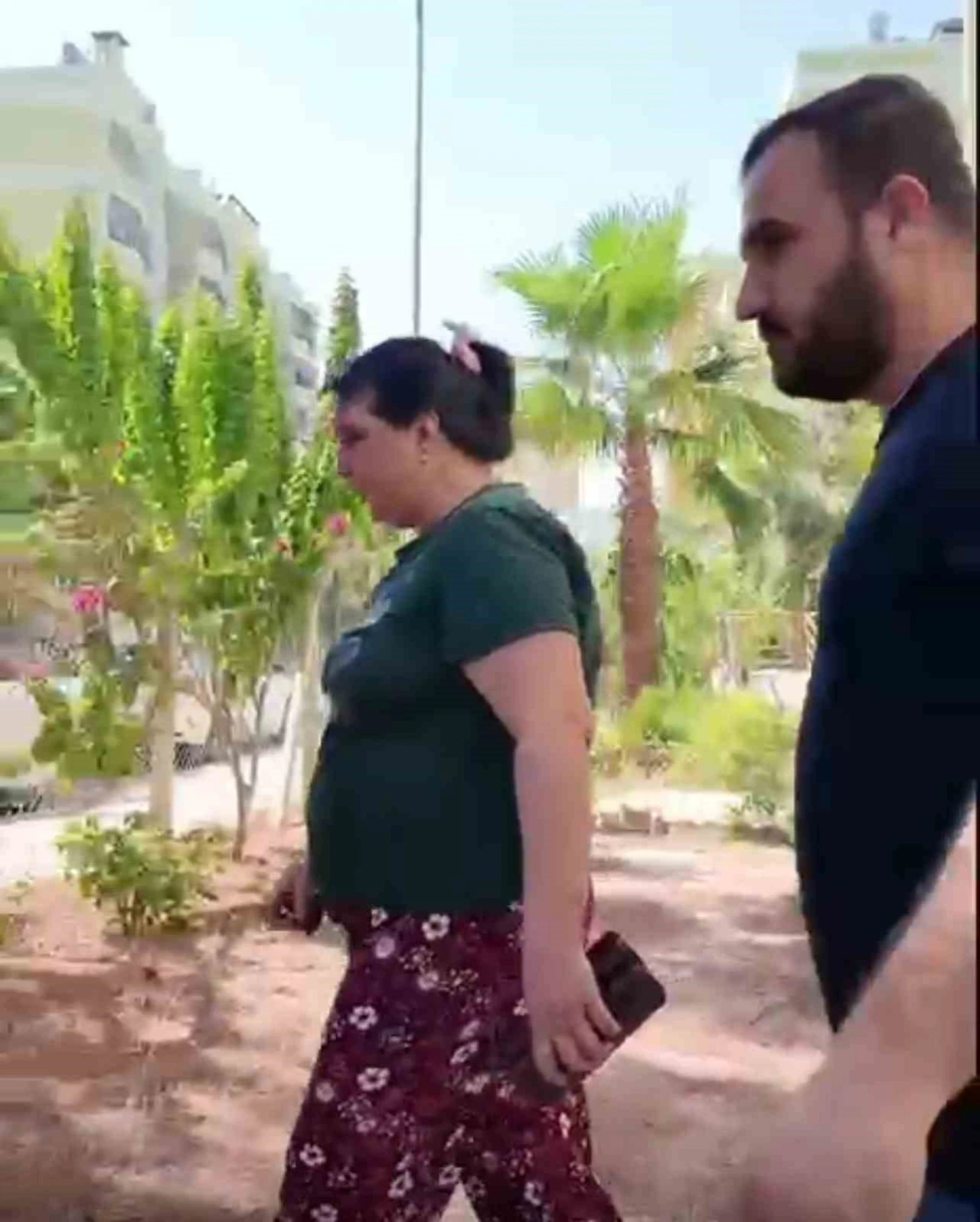 Kızını bıçakla kovalayan anne gözaltında

