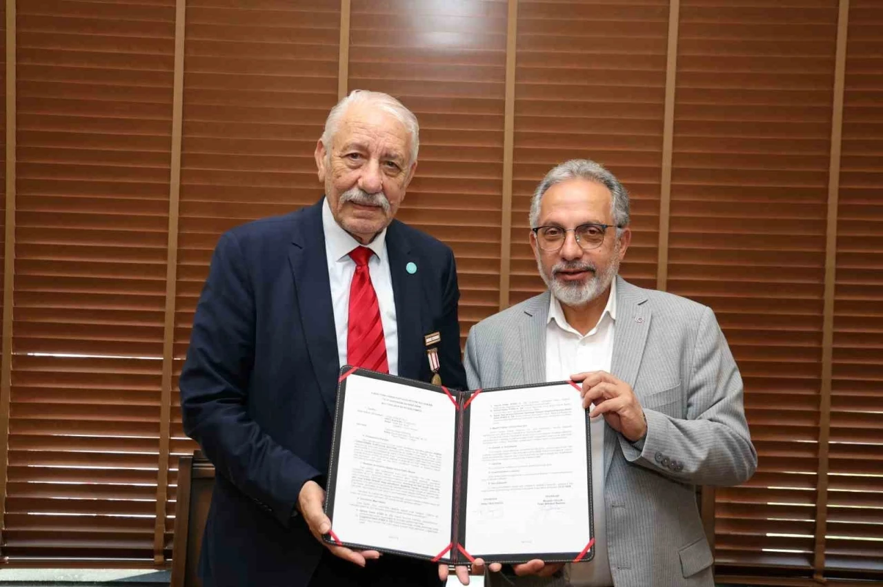 KKTC Aksakalı &Ouml;ks&uuml;zoğlu&rsquo;ndan Talas Belediyesine anlamlı emanet
