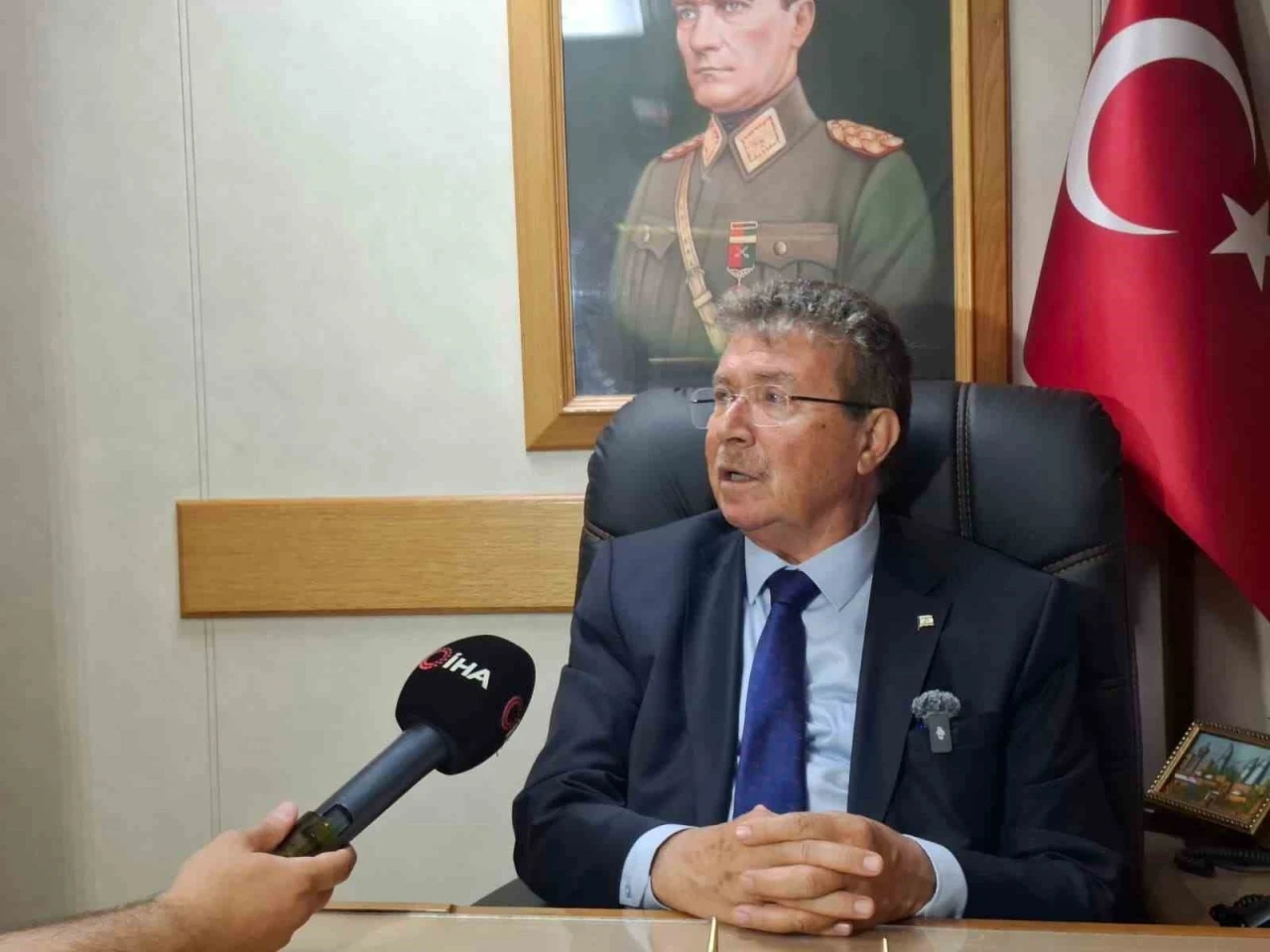 KKTC Başbakanı &Uuml;stel: "Ne toprak veriyoruz, ne vatanımızdan vazge&ccedil;iyoruz"
