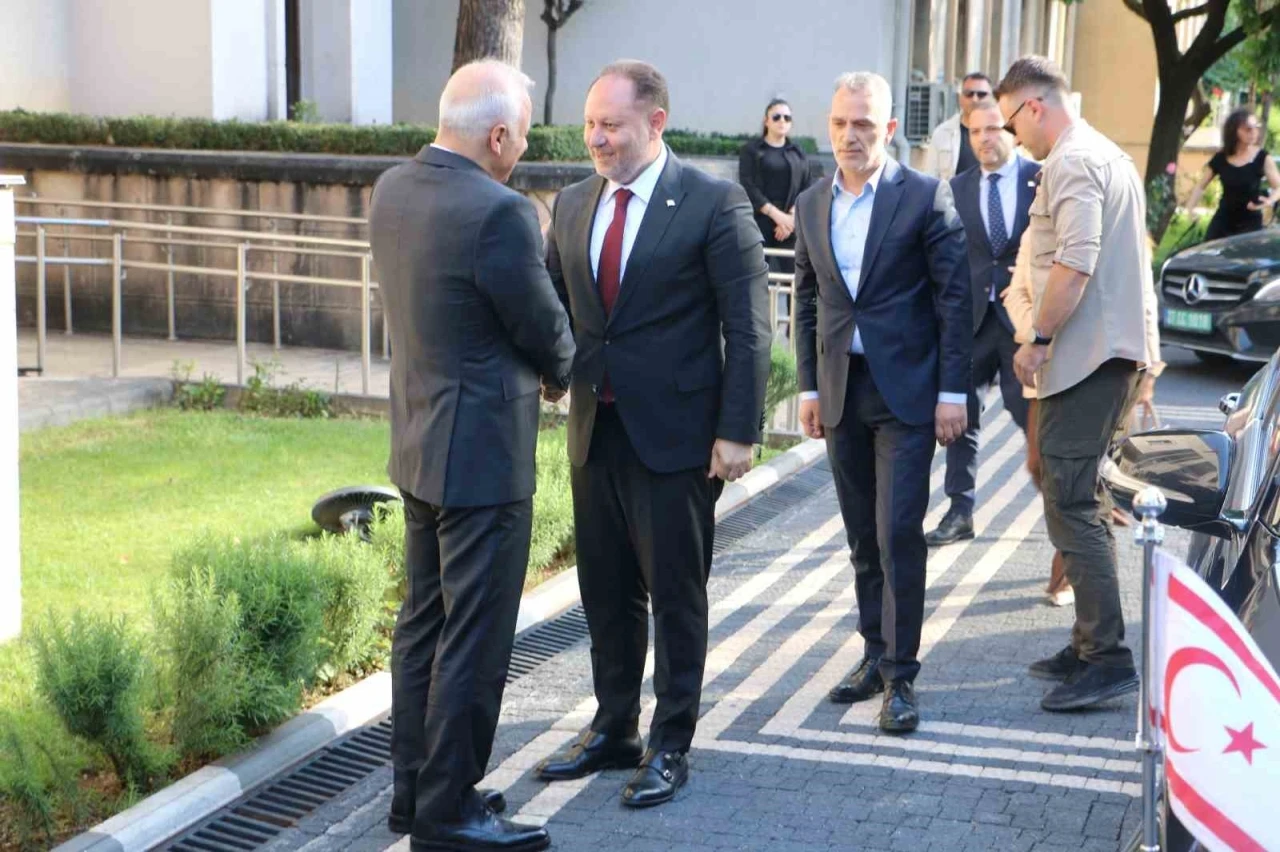 KKTC Cumhuriyet Meclisi Başkanı Öztürkler Diyarbakır Valiliğini ziyaret etti
