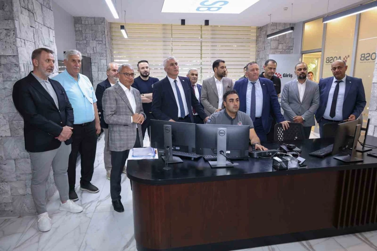 KKTC heyeti AOSB&rsquo;nin dijital altyapısını yerinde inceledi
