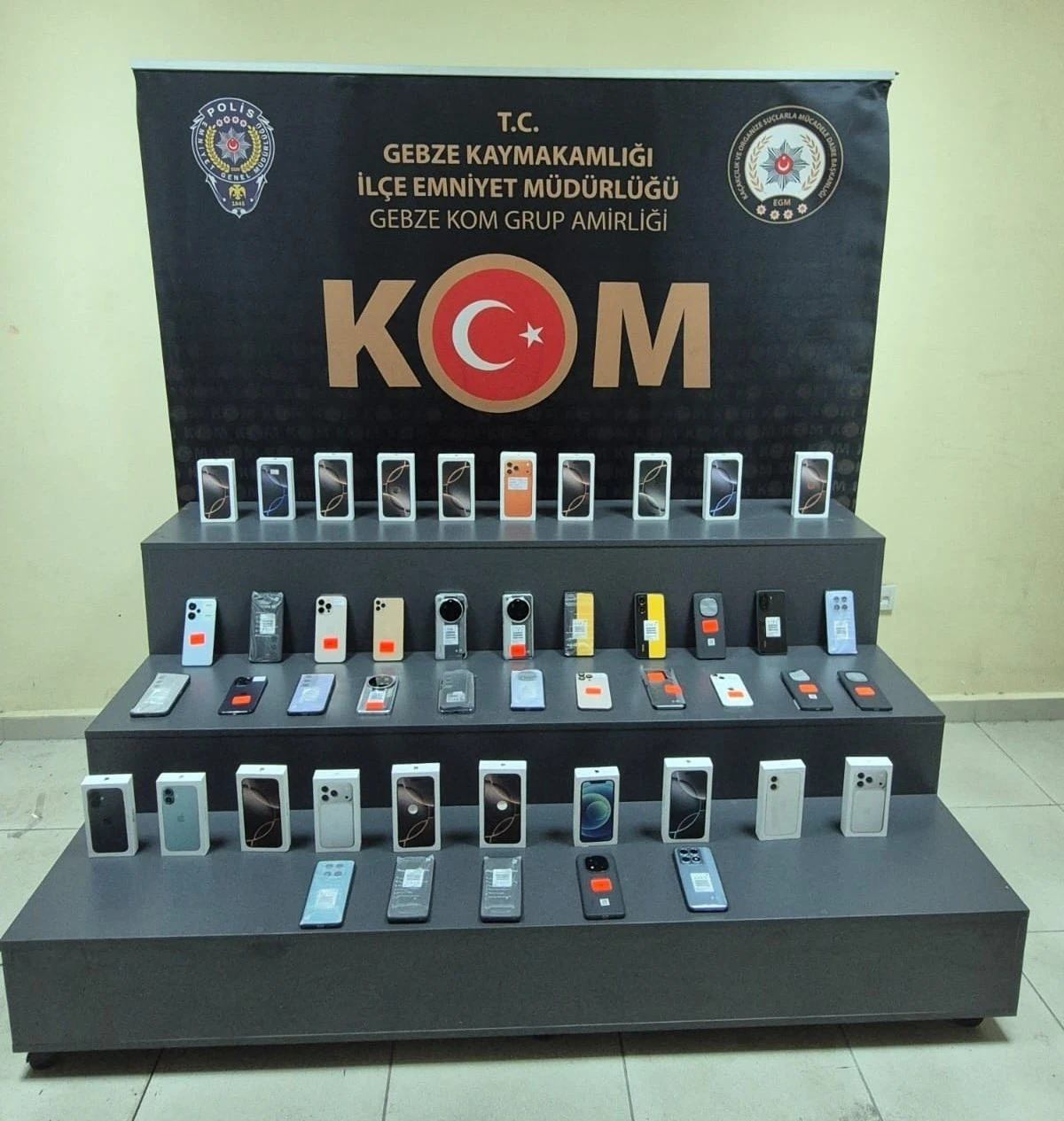 Kocaeli’de 3 milyon TL’lik gümrük kaçağı telefonlar ele geçirildi
