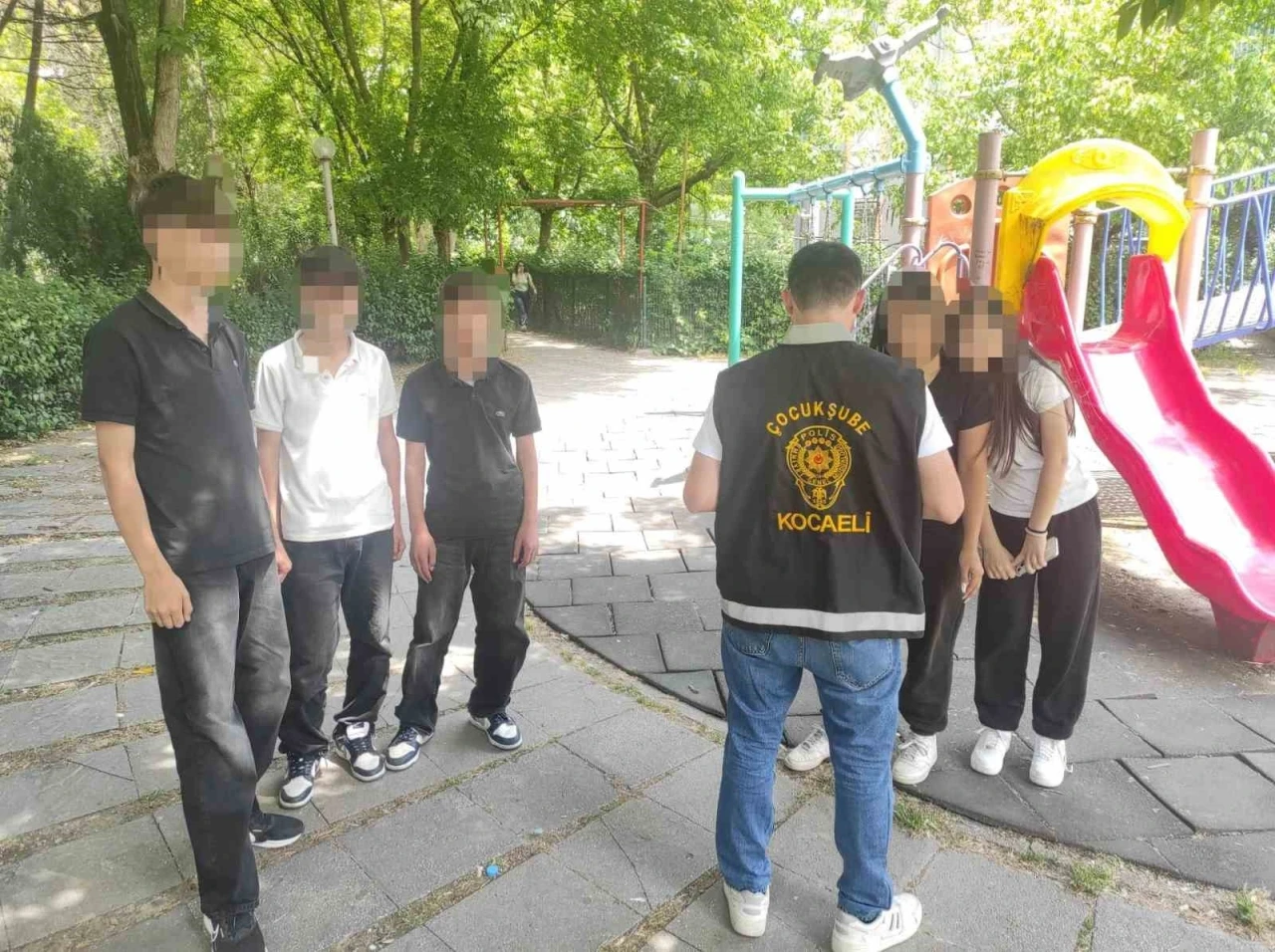 Kocaeli’de 51 çocuk sokakta dilenirken tespit edildi, 31 bin 404 TL ceza uygulandı