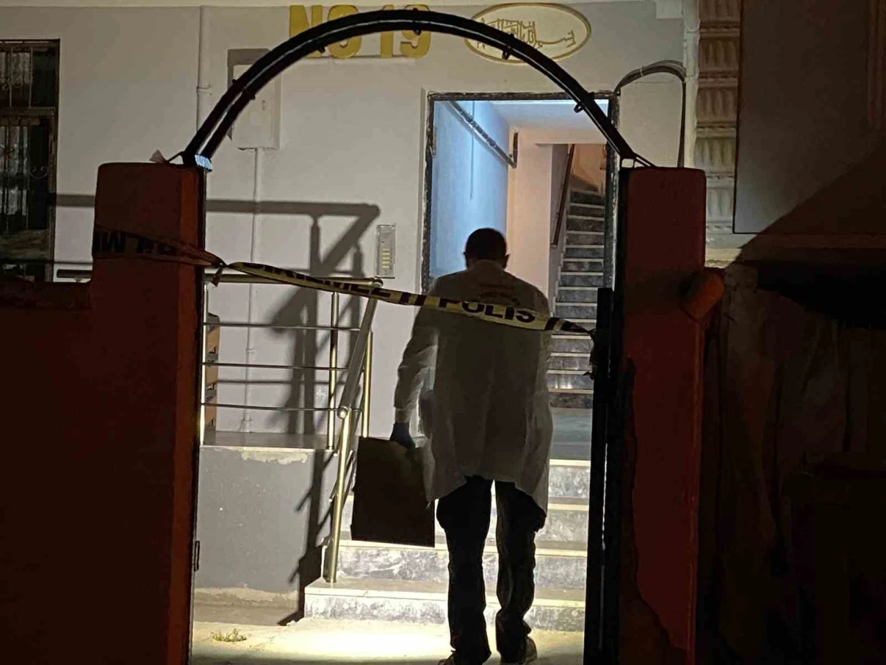 Kocaeli’de bir kişi evinde silahla vurulmuş halde bulundu
