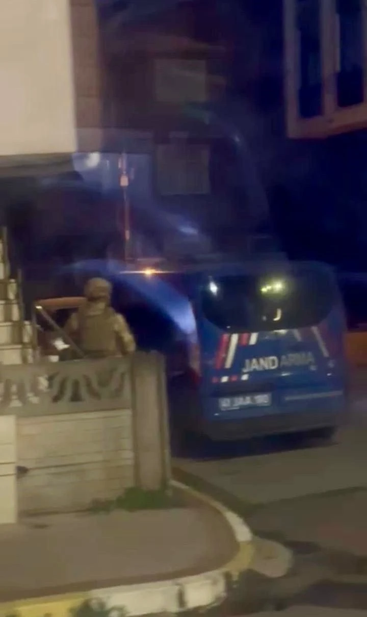 Kocaeli&rsquo;de b&uuml;y&uuml;k DEAŞ ve El-Kaide operasyonu: 37 g&ouml;zaltı
