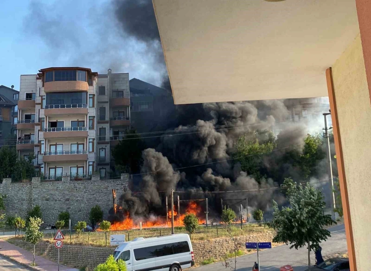 Kocaeli’de çocuk parkı alev topuna döndü

