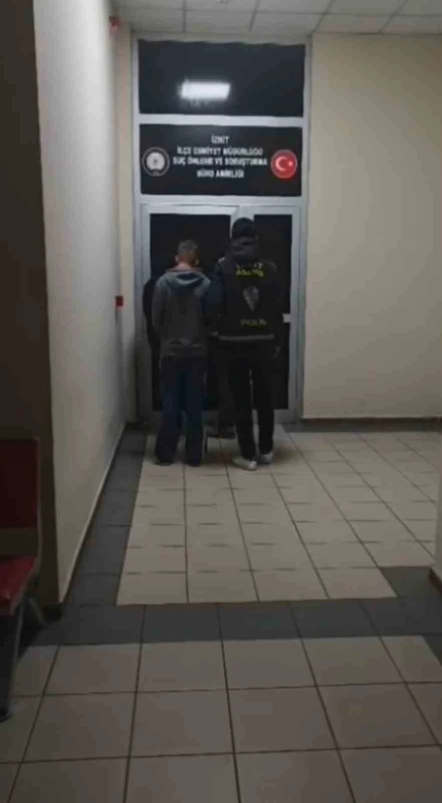 Kocaeli’de duvarlara yasa dışı bahis reklamı yazan 2 şüpheli yakalandı
