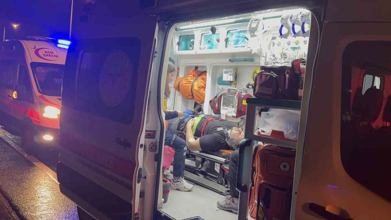 Kocaeli’de feci kaza: Sürücü yola fırladı, araç ters döndü
