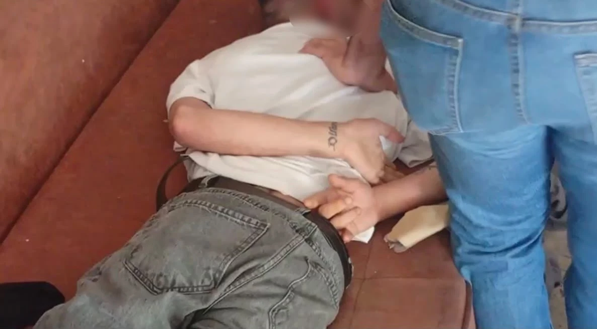 Kocaeli&rsquo;de iş yerini benzin d&ouml;kerek yakmaya &ccedil;alıştılar: 5 g&ouml;zaltı
