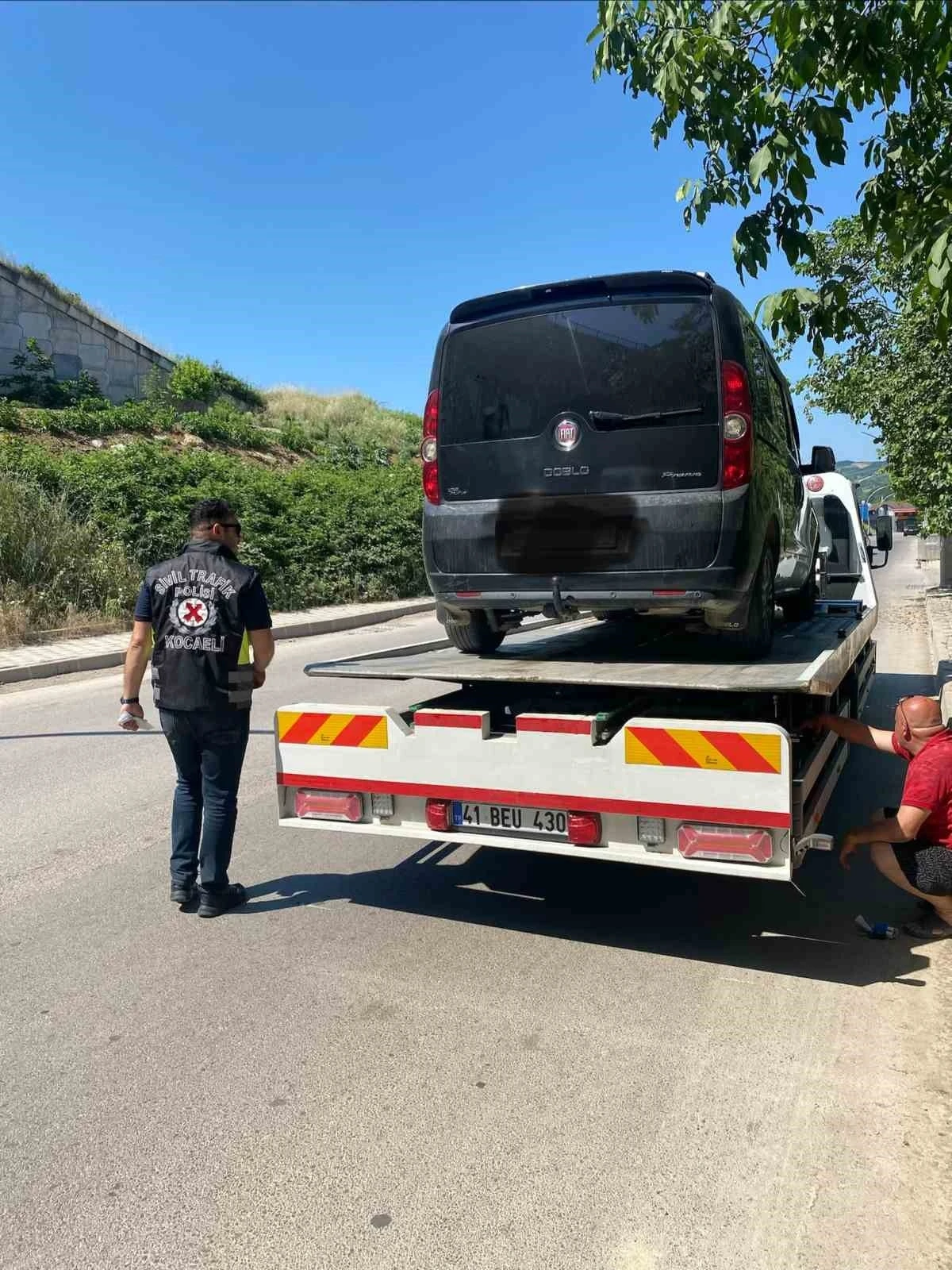 Kocaeli&rsquo;de korsan taksi s&uuml;r&uuml;c&uuml;s&uuml; ve yolcuya ceza

