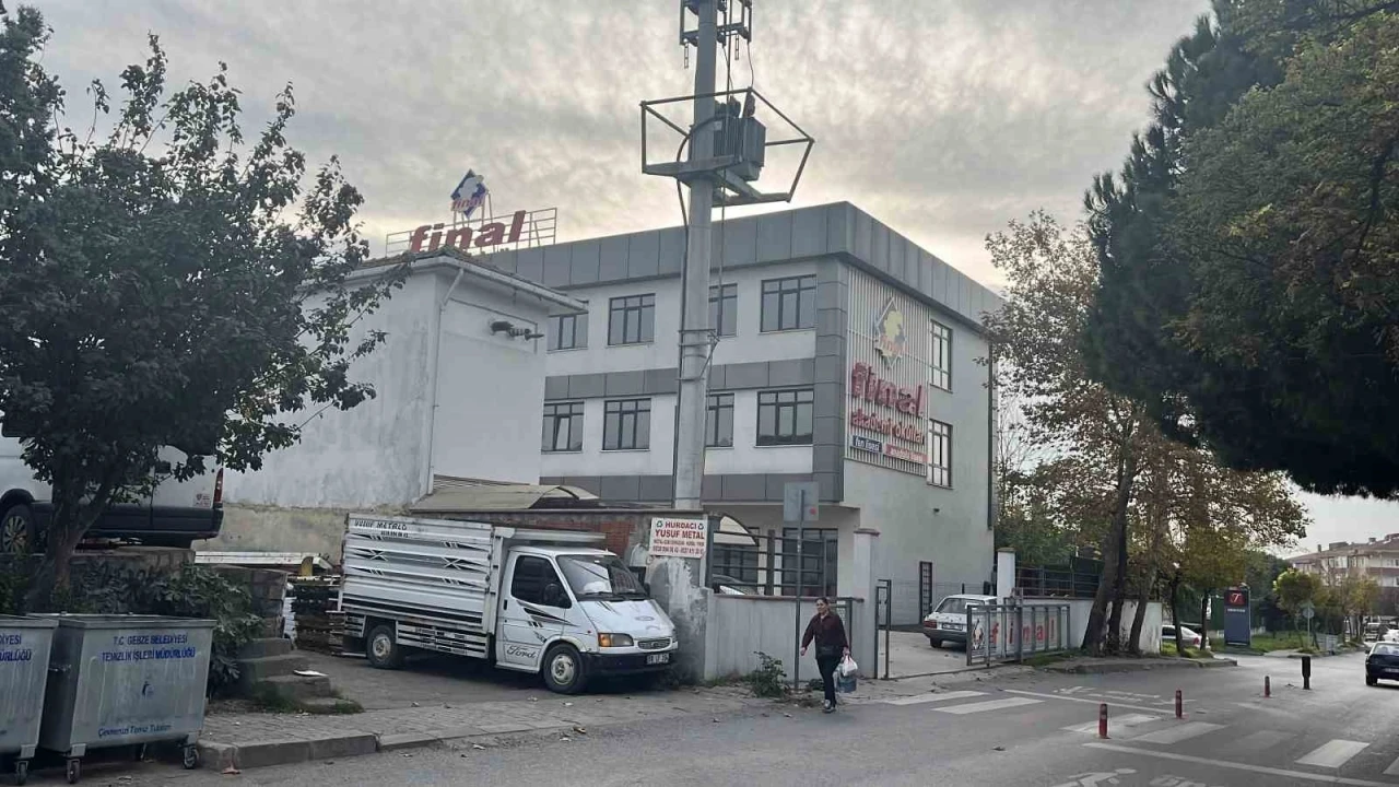 Kocaeli’de özel lisede gıda alarmı: 14 öğrenci hastaneye kaldırıldı
