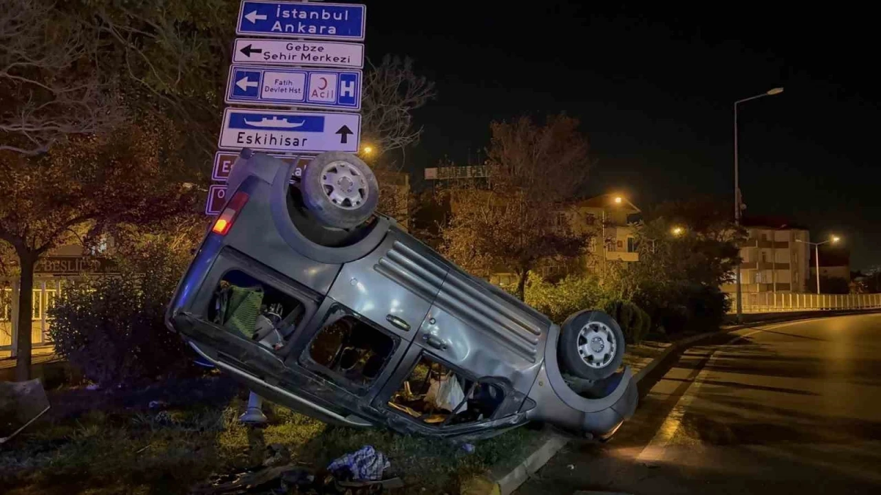 Kocaeli’de ticari araç takla attı: 6 yaralı
