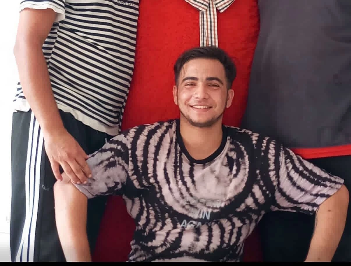 Kocaeli&rsquo;de trib&uuml;nden d&uuml;şen gen&ccedil; taraftar hayatını kaybetti
