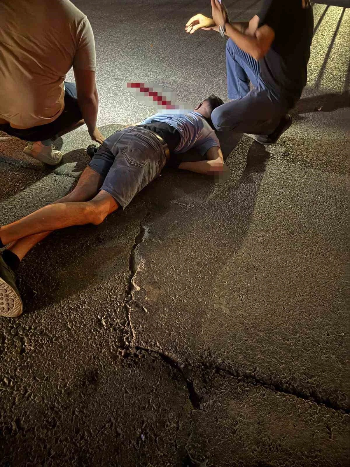 Kocaeli&rsquo;de yayaya motosiklet &ccedil;arptı: 2 ağır yaralı
