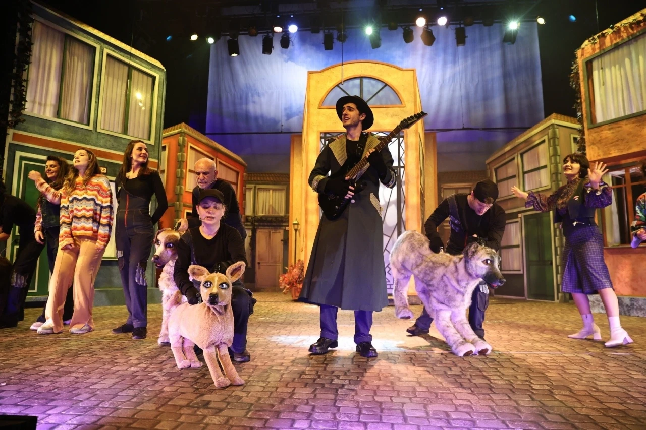 Kocaeli Şehir Tiyatroları 2025&rsquo;te 70 binin &uuml;zerinde seyirciye ulaştı
