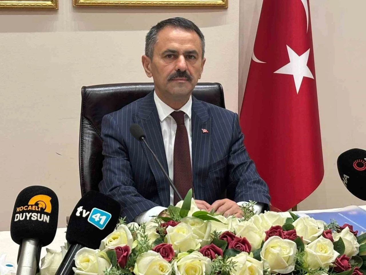 Kocaeli Valisi Aktaş: &quot;Gemide 1 kişi kaldı, kurtarma çalışmaları sürüyor&quot;
