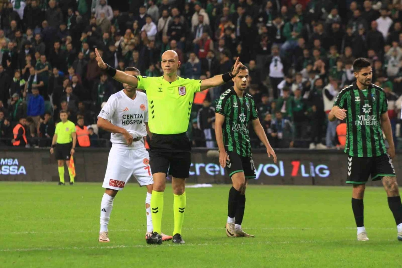 Kocaelispor en çok kartı Sakaryaspor maçında gördü
