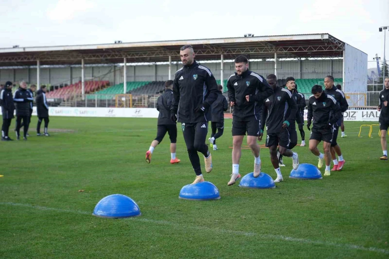 Kocaelispor, Samsunspor ma&ccedil;ı hazırlıklarına başladı
