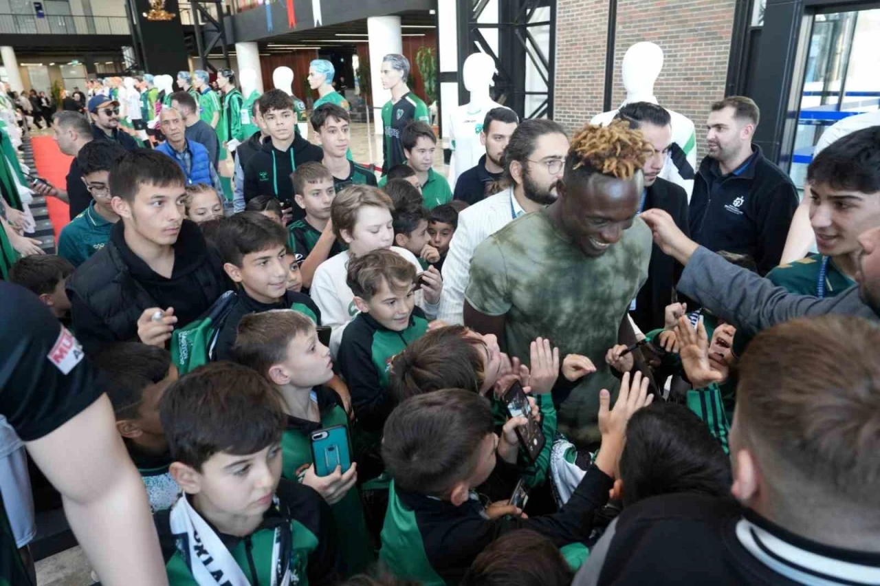 Kocaelispor’un yıldızı Dan Agyei’ye sevgi seli
