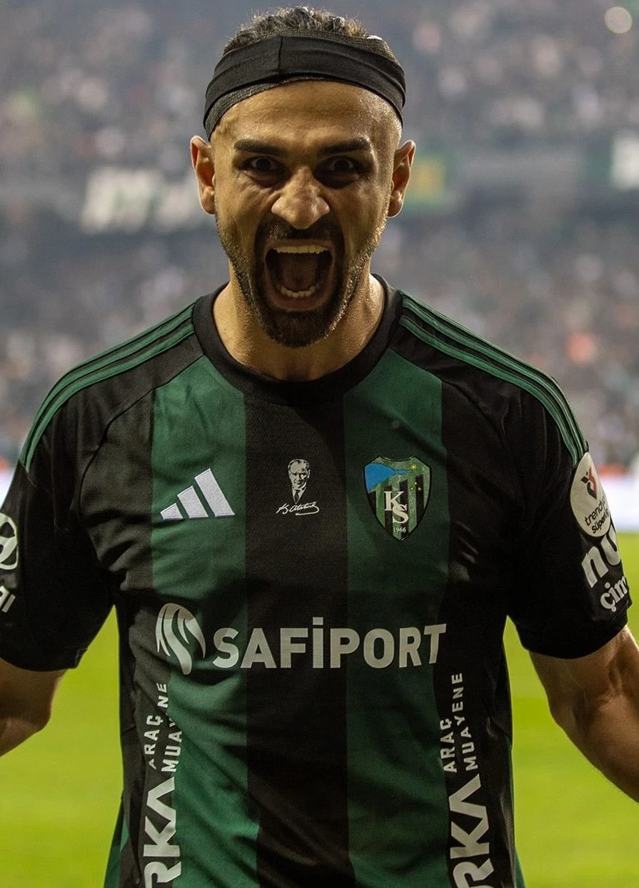 Kocaelisporlu taraftarlardan, Serdar Dursun’a derbi tepkisi
