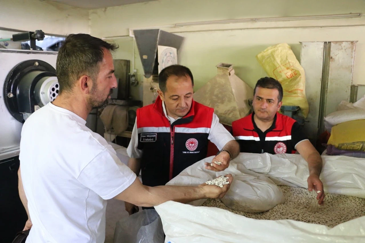 Ko&ccedil;aker, hububat ve bakliyat eleme tesisini ziyaret etti
