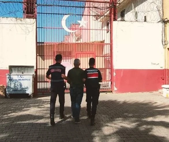 Ko&ccedil;arlı&rsquo;da 12 yıl hapis cezası ile aranan şahıs yakalandı
