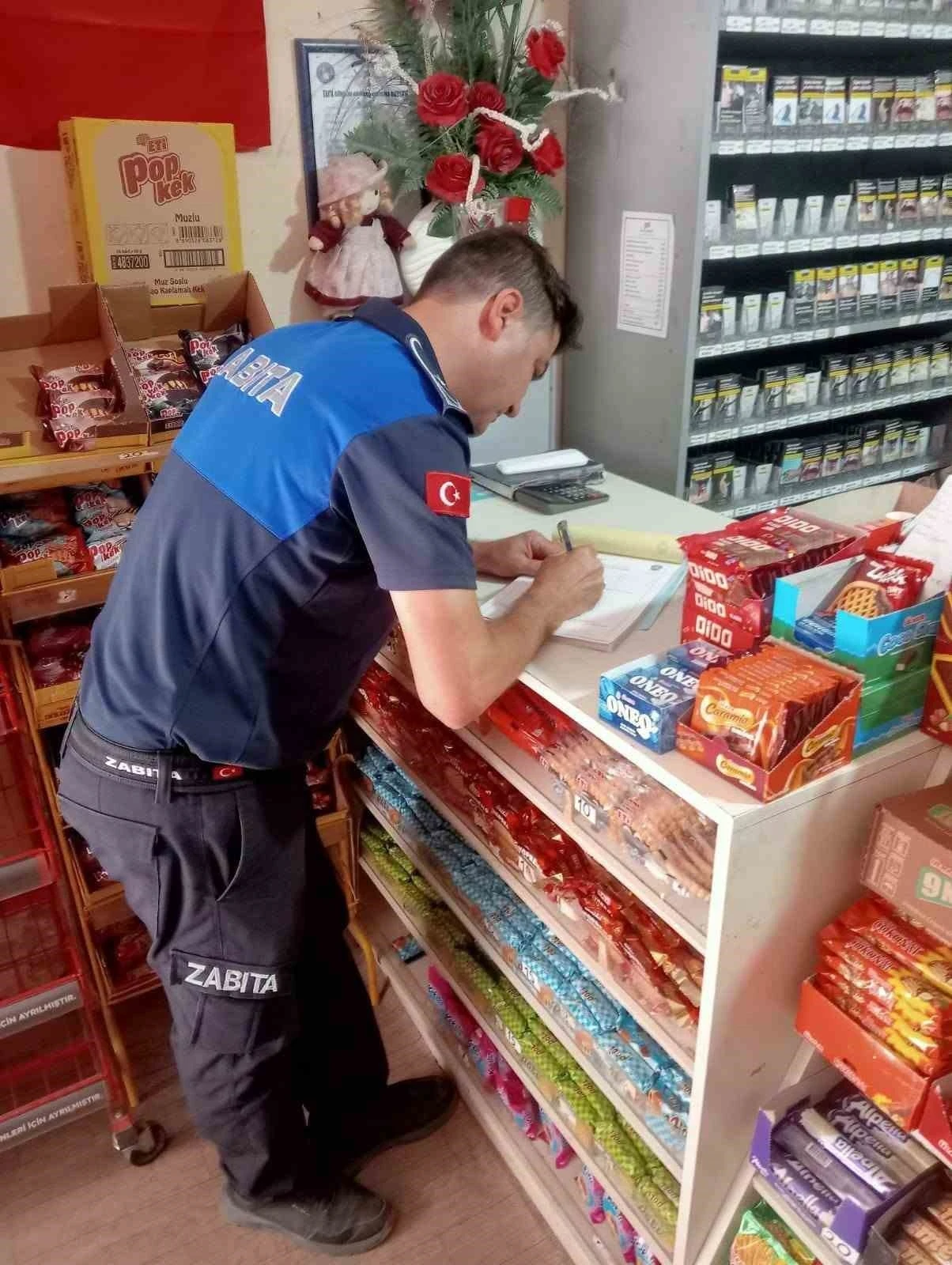 Ko&ccedil;arlı&rsquo;da marketlere sıkı zabıta denetimi
