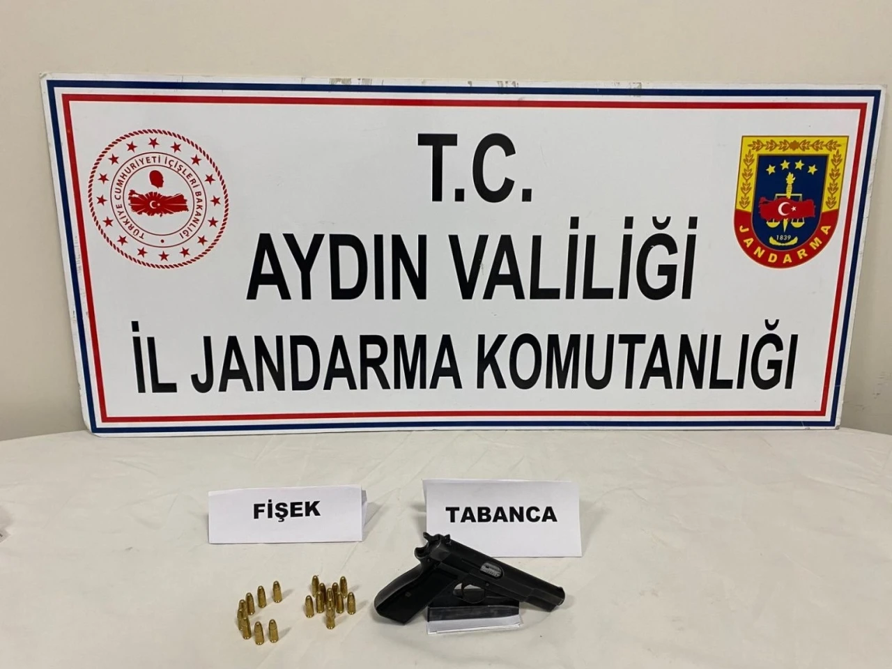 Koçarlı’da ruhsatsız silah ele geçirildi
