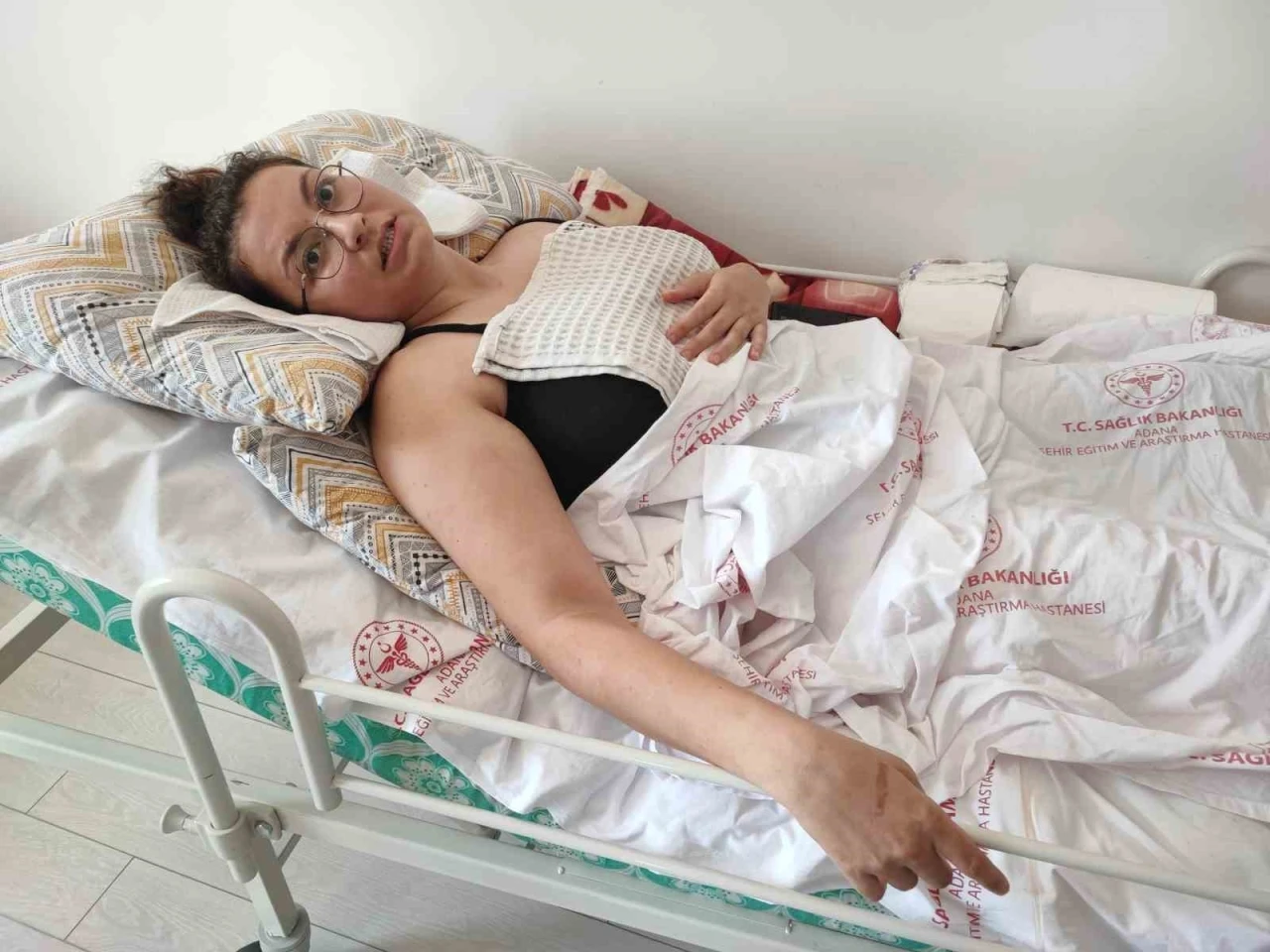 Kocası tarafından balkondan atıldığını öne süren öğretmen felç kaldı
