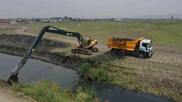 Koku yapan kanala büyükşehir müdahale etti
