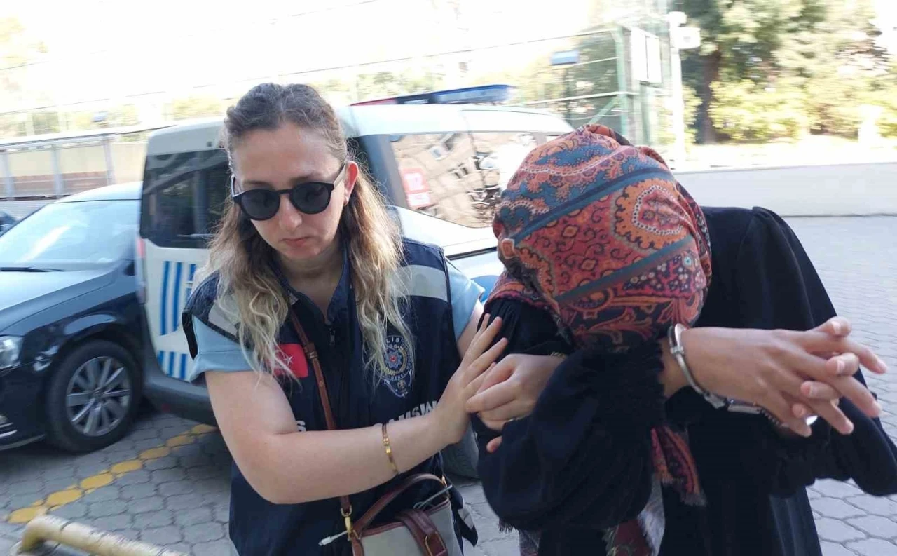 Komşusunun anahtarını kopyalayıp 1,7 milyon liralık altın çaldı, sıfır araç aldı
