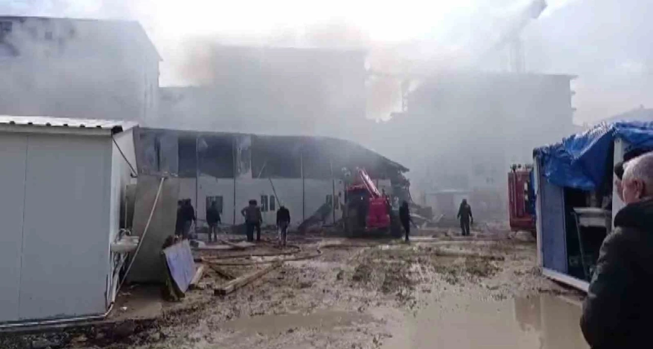 Konteyner yatakhane alevlere teslim oldu
