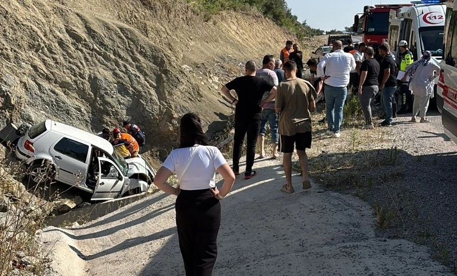 Kontrolden çıkan araç menfeze savruldu: 1 ölü, 2 yaralı

