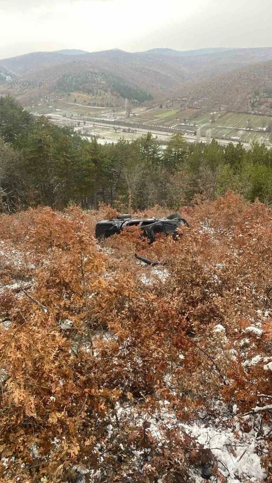 Kontrolden &ccedil;ıkan otomobil karşı şeride ge&ccedil;ti: 4 yaralı
