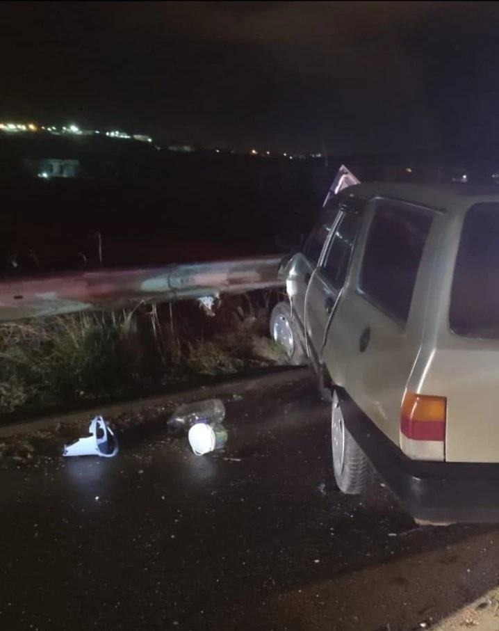 Kontrolden çıkan otomobil refüje çarptı, 1 kişi yaralandı
