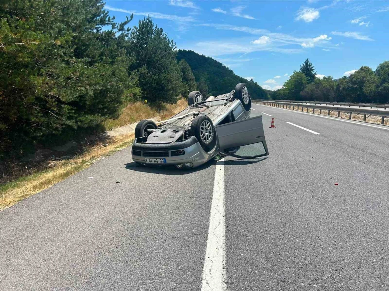 Kontrolden &ccedil;ıkan otomobil takla attı: 3 yaralı
