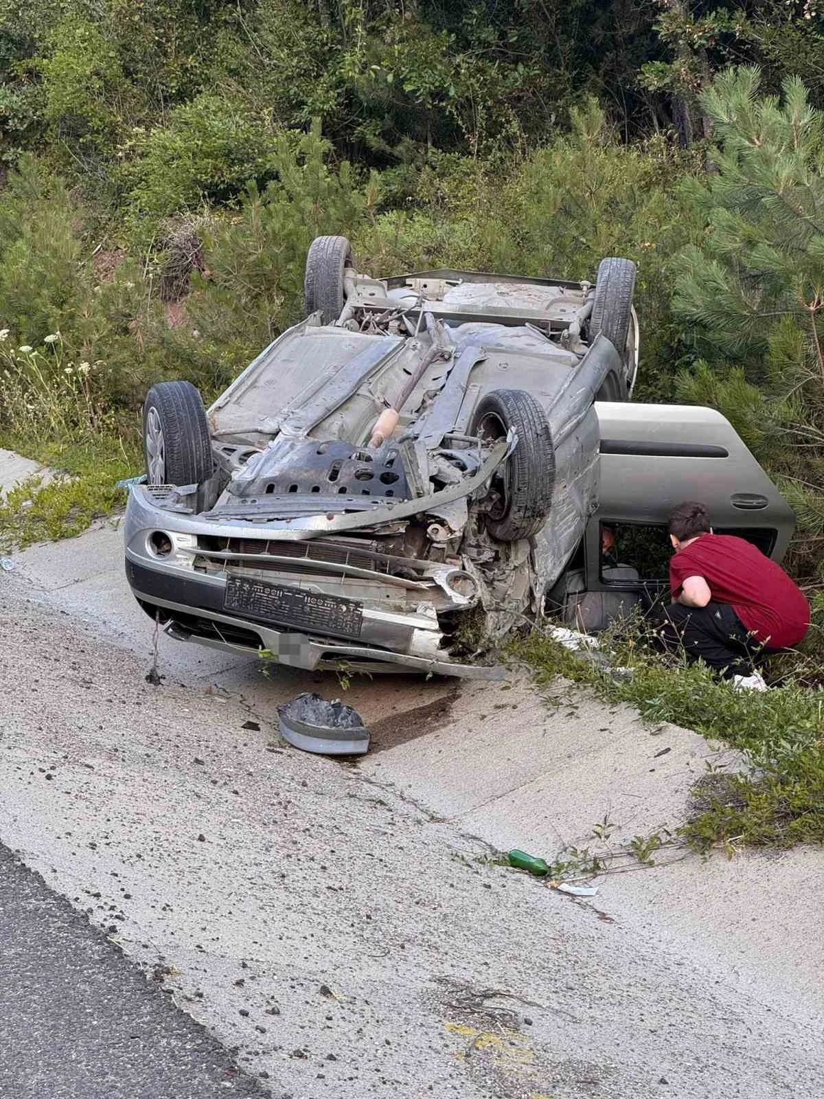 Kontrolden çıkan otomobil takla attı: 3 yaralı
