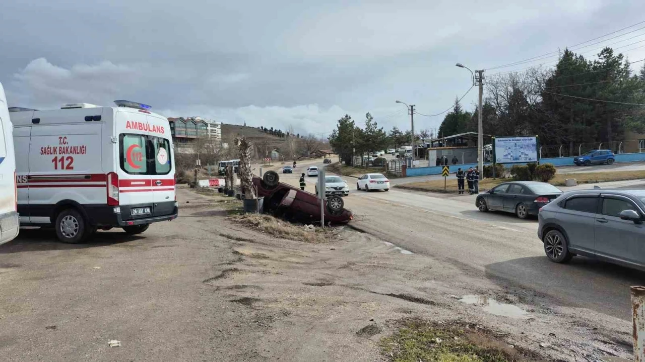 Kontrolden &ccedil;ıkan otomobil takla attı
