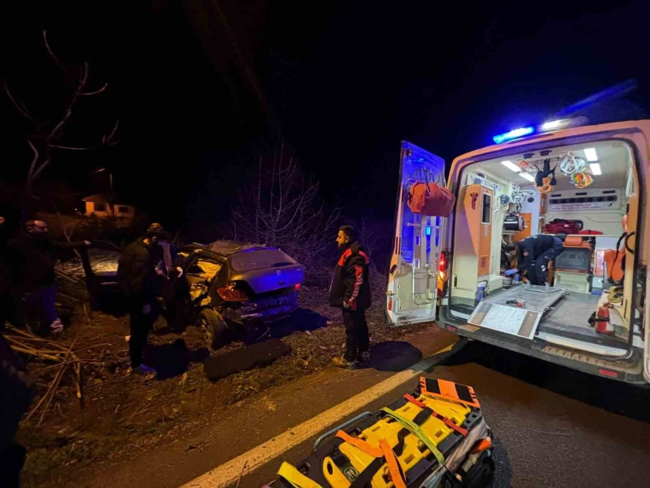 Kontrolden &ccedil;ıkan otomobil tarlaya girdi, s&uuml;r&uuml;c&uuml; yaralandı

