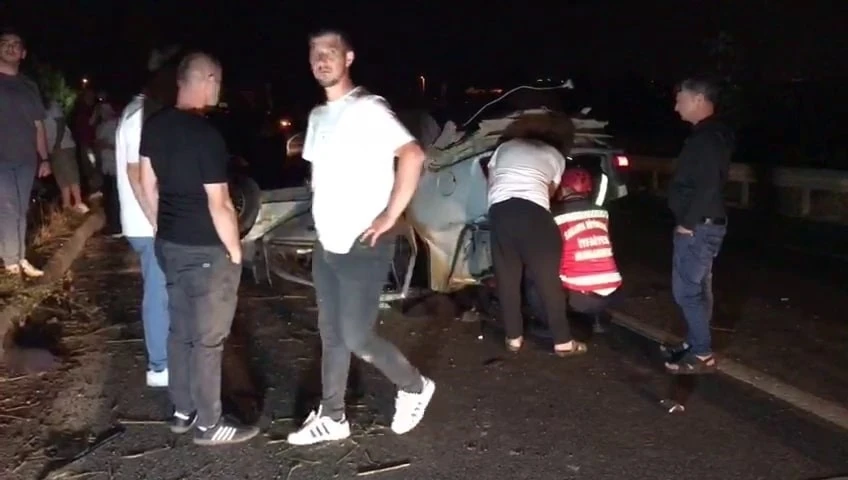 Kontrolden çıkan otomobil ters döndü: 2 yaralı
