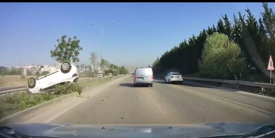 Kontrolden çıktı böyle takla attı, kaza yapan çiftin burnu kanamadı
