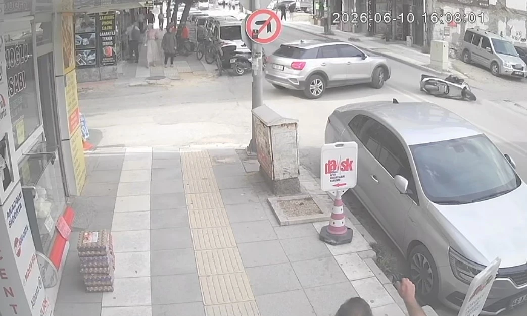 Kontrolsüzce yola çıkan otomobil kazaya neden oldu