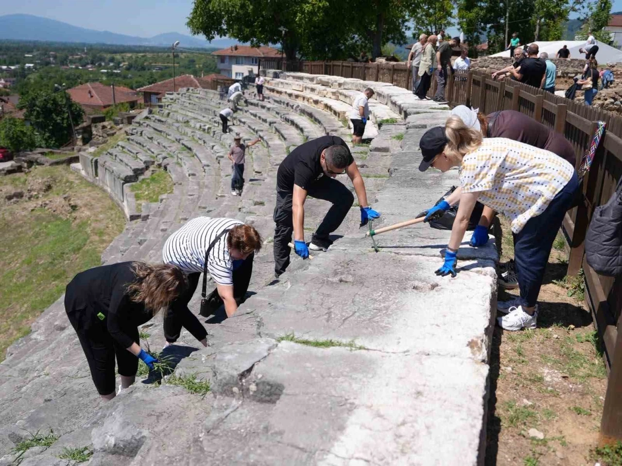 Konuralp Antik Tiyatro restorasyona hazırlanıyor
