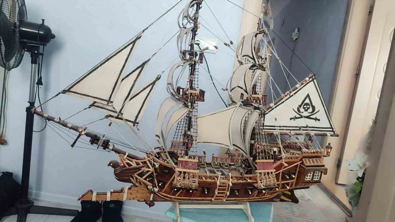 Konuşma ve işitme engelli vatandaş, atıkları sanata d&ouml;n&uuml;şt&uuml;r&uuml;yor
