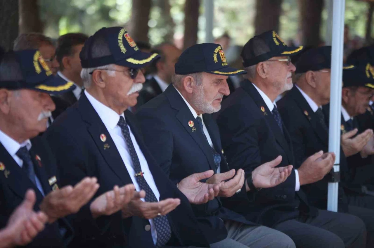 Konya&rsquo;da 15 Temmuz etkinliklerinde Şehitlik ziyaret edildi
