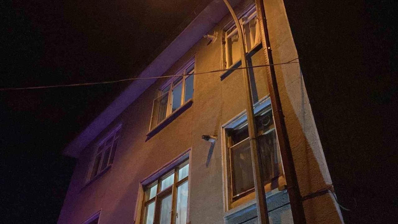 Konya’da 3’üncü kattan düşen çocuk ağır yaralandı
