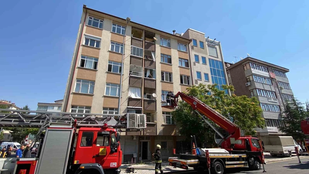 Konya’da apartmanda yangın paniği: 5 kişi dumandan etkilendi