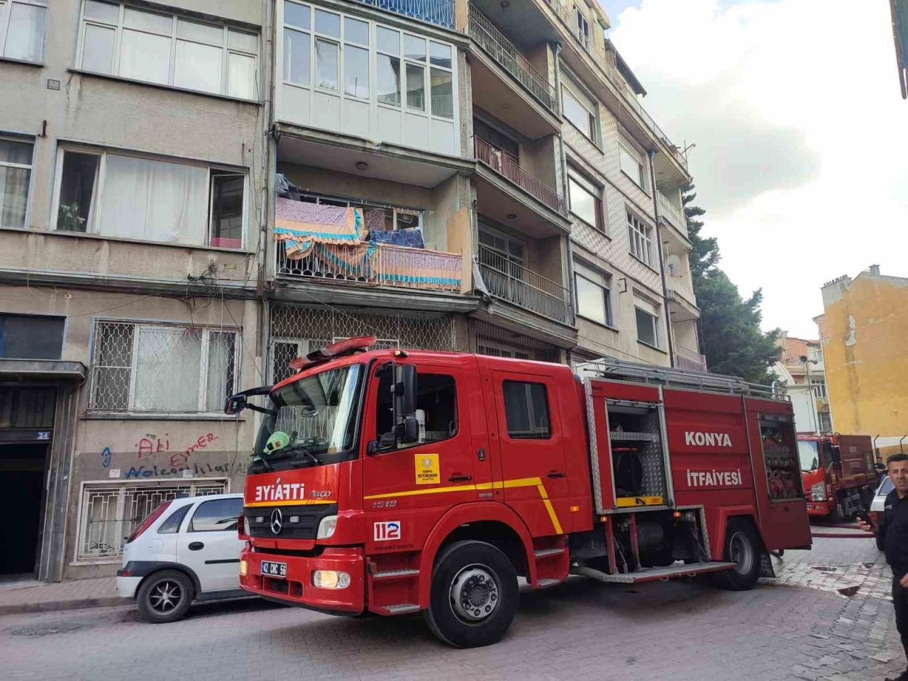 Konya’da boş apartmanda yangın paniği
