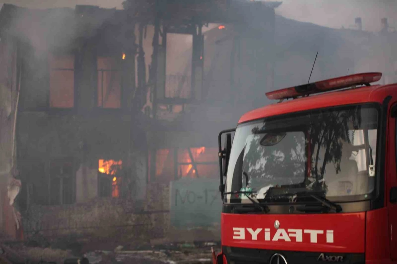 Konya’da metruk binada yangın
